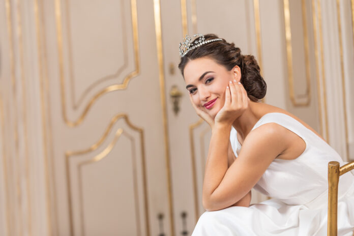 Christian-Lacroix-y-Swarovski-unidos-en-una-tiara-brillante-2 tiara