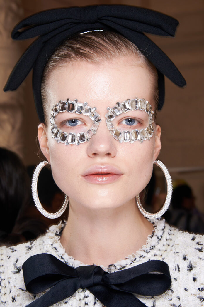 El-maquillaje-joya-más-brillante-lo-ha-hecho-Swarovski-en-París