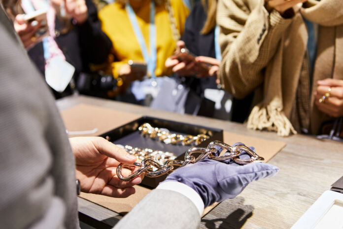 inh_pr_2021_12_Schmuck