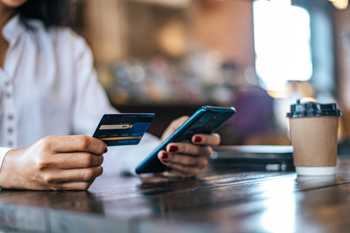pay-for-goods-by-credit-card-through-smartphone-in-coffee-shop